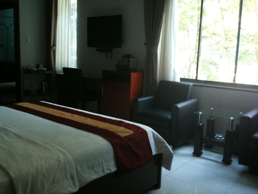 Bondi Hotel *